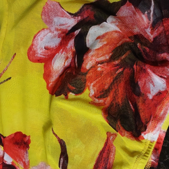 Fashion Nova 2 Piece Swim Suit Size Medium/Small Yellow, Red, Black, White - Picture 3 of 3